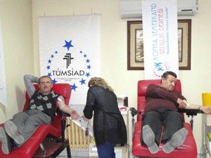 TÜMSİAD ve Dost Kapısı Derneğinden kan bağışı