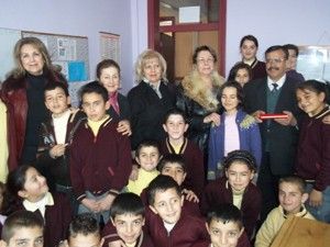 Yardımseverlere teşekkür plaketi