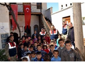 Gazi Kentin Kırsalındaki Çocuklara Örnek Gezi