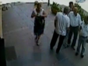 Ayak üstü 10 saniyede soydu