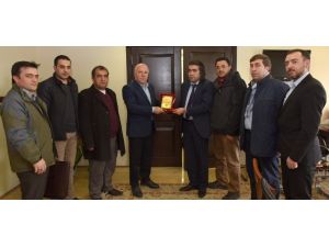 Erzurum Çiçekçiler Derneği’nden Başkan Sekmen’e Plaket