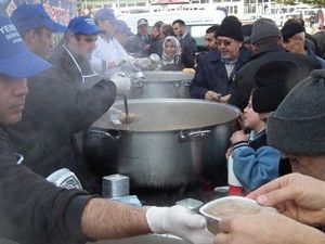 Akşehir Belediyesi'nden aşure ikramı