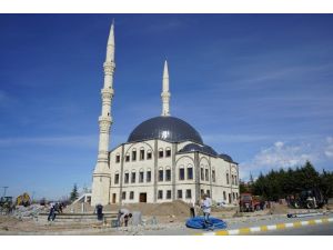 Şifa Camii Çevre Düzenleme Çalışmaları Devam Ediyor