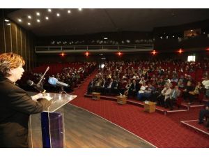 Işılay Saygın’dan Kadınlar Gününe Özel Konferans