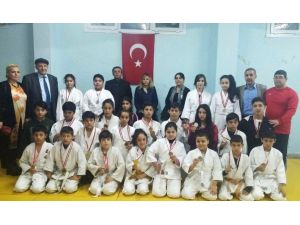 Semiha Yücel Akdeğirmen Ortaokulu’nun Judo Başarısı