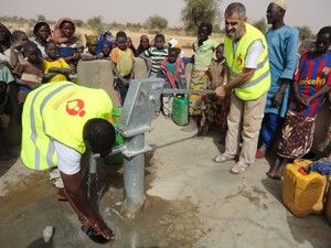 Dost Eli Afrikada su kuyuları açıyor