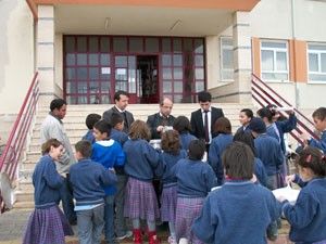 Okulda 200 kişilik aşure dağıtıldı