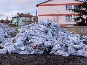 Yunak'ta bin 250 aileye kömür yardımı yapıldı