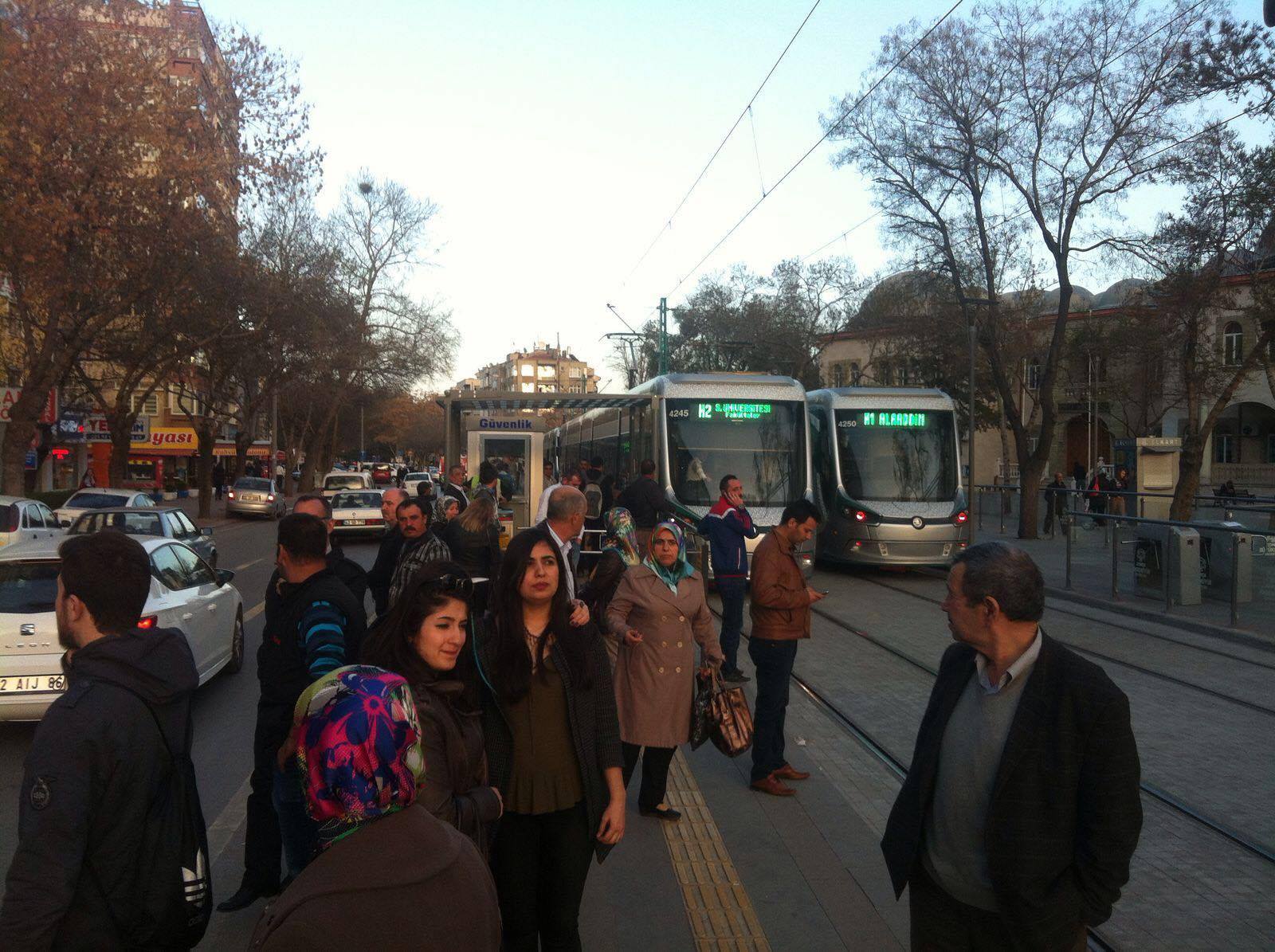 Asılsız bomba ihbarı seferleri durdurdu