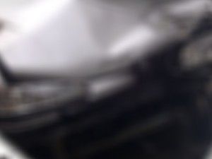 Otomobil park halindeki araçlara çarptı