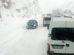 Akseki'de etkili kar yağışı
