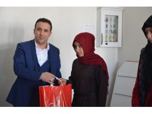 Akyad, İmam Hatipli Yetim Öğrencilere Yardım Eli Uzattı