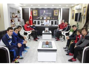 Destek Koçhan’dan Başarı Wushu’culardan