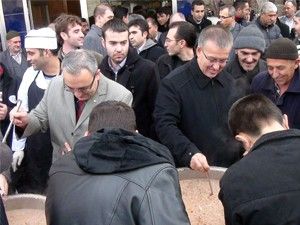 AK Parti Gençlik Kolları Akşehirde aşure dağıttı