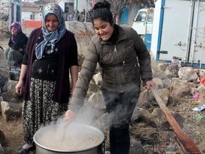 Ereğli'de aşure dağıtımı