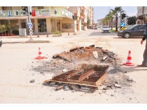 Manavgat’ta Üzeri Asfaltla Kapatılmış Yağmur Suyu Kanalları Açıldı