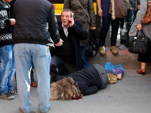 Otomobilin çarptığı kadın ağır yaralandı