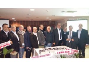 Avcı, İlk Kitabı İçin İmza Günü Düzenledi