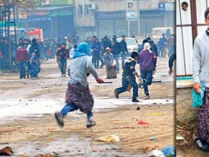 KCK gösterisinde etek giyip polise saldırmış