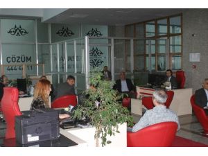 Kahramanmaraş Büyükşehir Belediyesi Sorunları Masada Çözüyor