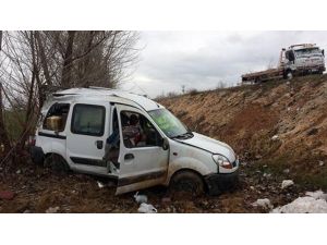 Sandıklı’da Trafik Kazası, 2 Kişi Yaralandı