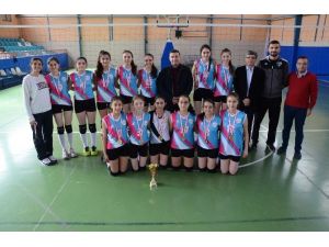 Başkan Bakıcı Genç Voleybolcuları Yalnız Bırakmadı