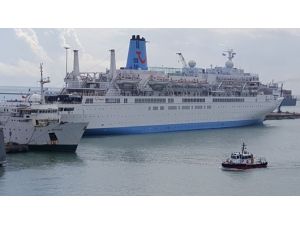 Mersin’e Kurvaziyer Gemisiyle Bin 200 İngiliz Turist Geldi