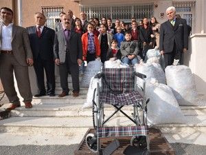 Karaman'da öğrencilerden engelliye anlamlı yardım