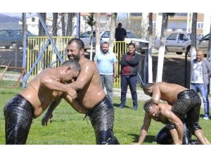 Döşemealtı’nın Güreşçileri Tempo Arttırdı