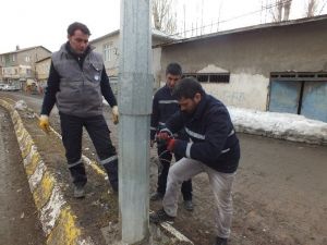 Malazgirt’te Sokak Lambaları Yenileniyor