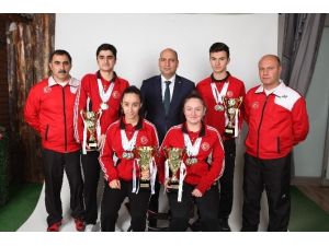 Badmintoncular Avrupa Şampiyonası İçin Polonya’ Ya Gittiler