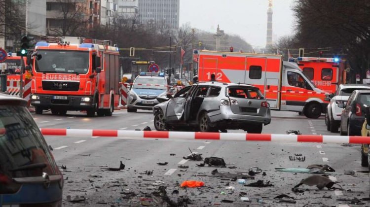 Berlin'de bombalı araç patladı