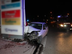 Sıkıştığı Otomobilden Kurtarılırken Sigara İçmek İstedi