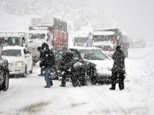 Seydişehir-Antalya karayolunda yoğun kar yağışı