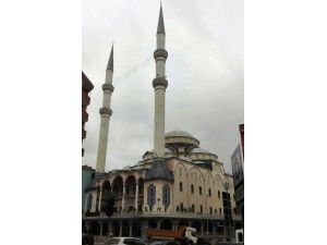 Çifte Minareli Camilere Mahya Takıldı