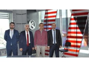 Yağız, Kardelen Tv İstanbul Stüdyolarını Ziyaret Etti