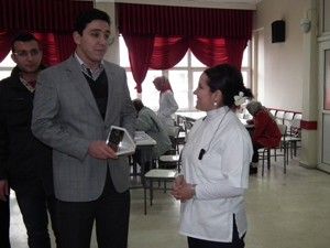 Kızılay'dan AK Partili gençlere plaket