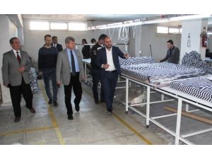 Vali Çınar Tekstil Fabrikasını Ziyaret Etti