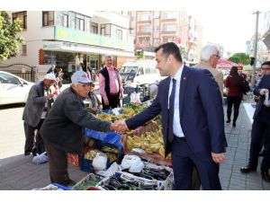 Başkan Yücel Cuma Pazarı Esnafını Ziyaret Etti