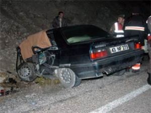 Yurtta trafik kazaları: 2 ölü 1 yaralı