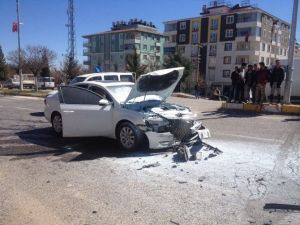 Adıyaman’da İki Otomobil Çarpıştı