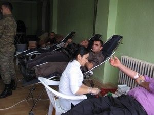 Yunak'ta kan bağışı kampanyasına yoğun ilgi