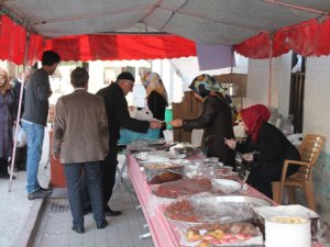 Eğitim yararına kermes açıyorlar