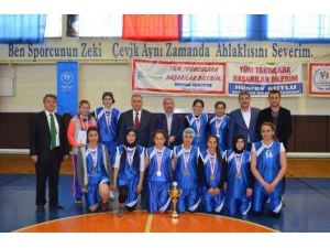 Basketbol İl Birincisi Gölbaşı İmam Hatip Lisesi Oldu