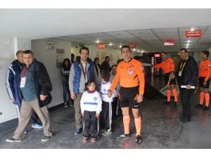 Down Sendromu Çocuklar, Futbolcularla Buluştu