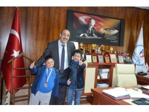 Madalya Rekortmeni Özel Sporcular Fındıklı’yı Ziyaret Etti
