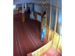 Camide Hırsızlık Yaptılar