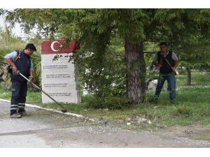 Yunusemre Belediyesi Şehitik Anıtı’na Sahip Çıktı