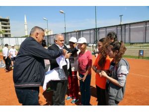 Erdemli’de Belediye Tenis Kursuna Yoğun İlgi