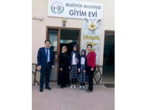 İhtiyaç Sahipleri İçin Topladıkları Kıyafetleri Giyim Evi’ne Teslim Ettiler